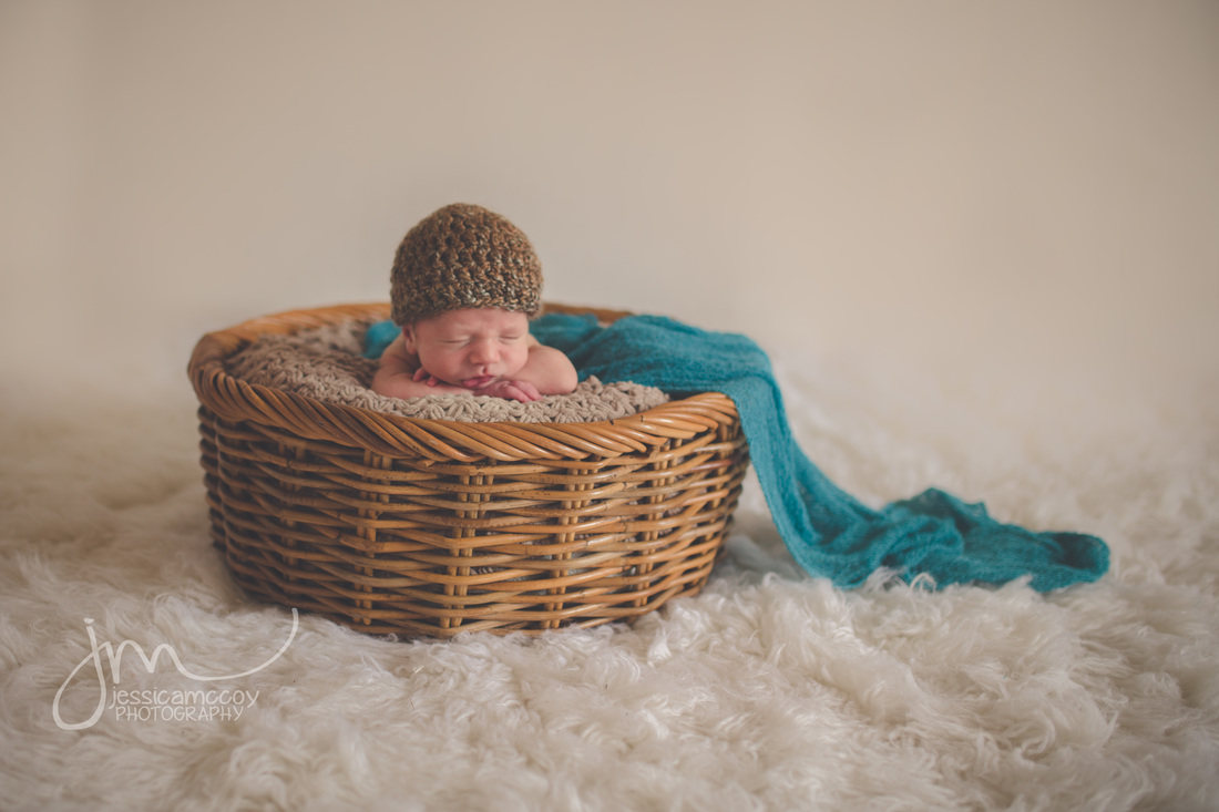 Pleaseant Hill newborn photographer